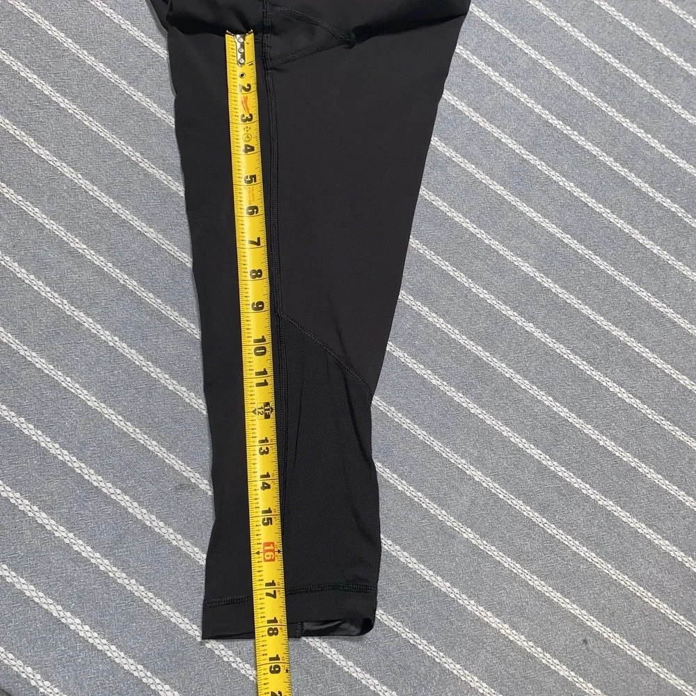 Lululemon Black Cropped Side Ruched Size 4 Women's Athletic
